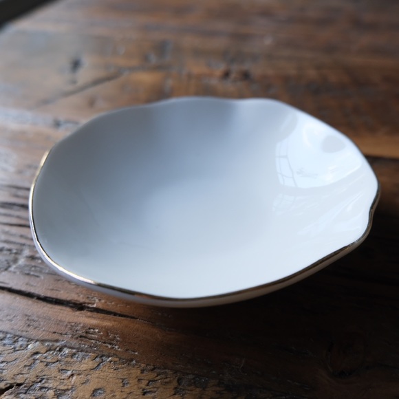 Like new: Small Ceramic Bowl with Gold Trim - Picture 2 of 2